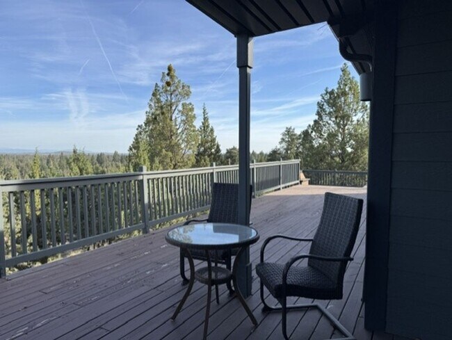 Building Photo - West Side location with amazing mountain views