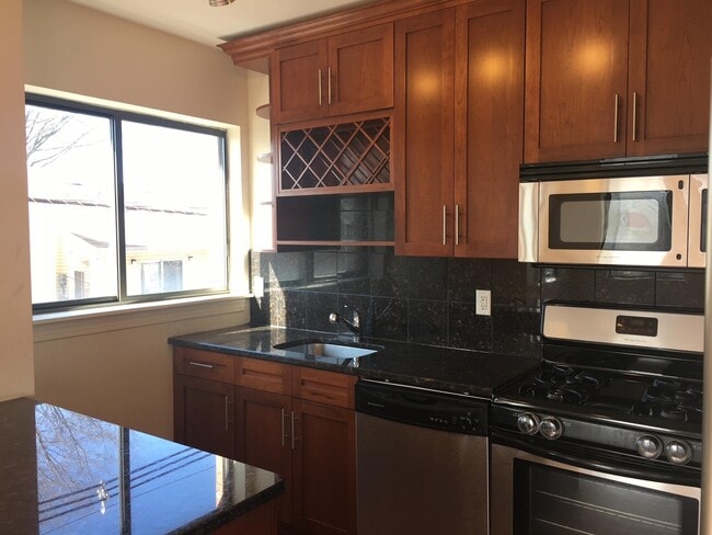 Building Photo - 136 41st St