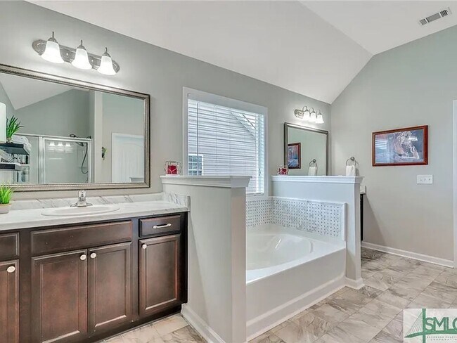 Building Photo - 4 bedroom beautiful home available August 10!!