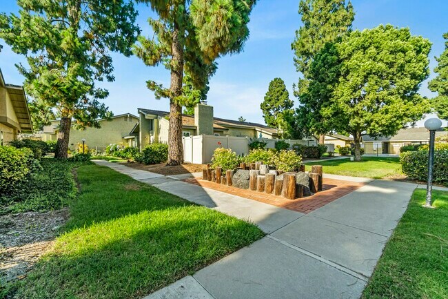 Building Photo - 616 Kumquat Way