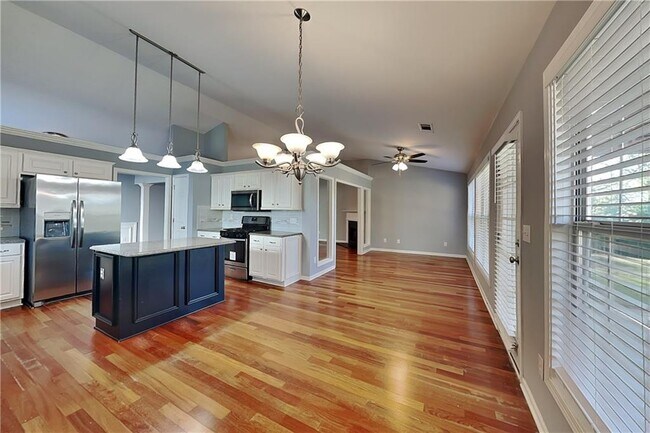 Building Photo - 1012 Fairmont Park Dr