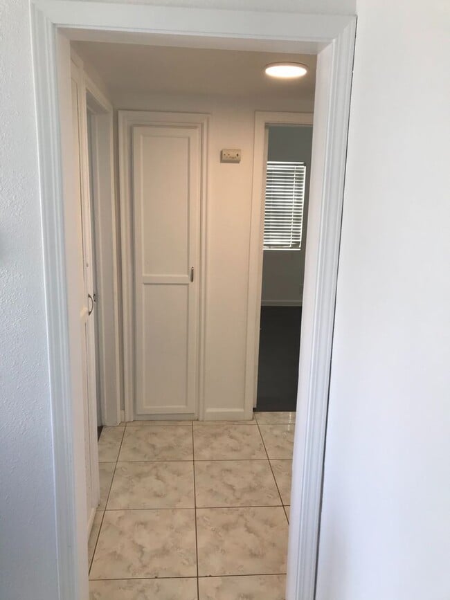 Building Photo - Aspen Ave - BLUE