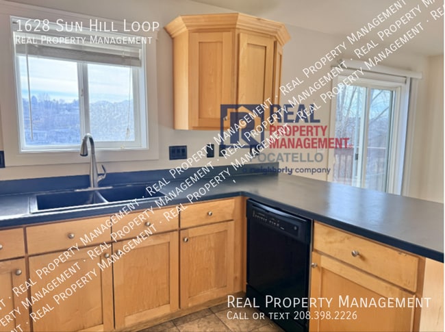 Building Photo - 1628 Sun Hill Loop