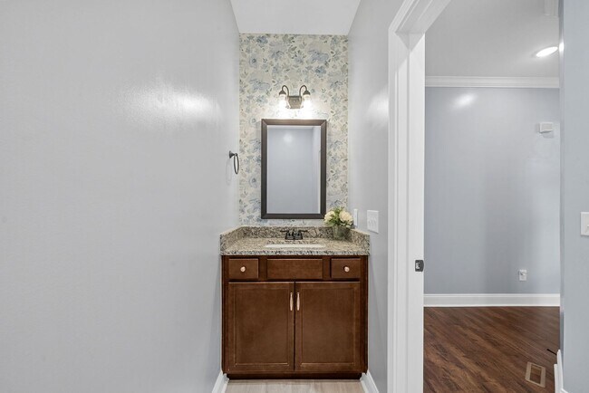 Building Photo - Pet Friendly Four Bedroom with Bonus!