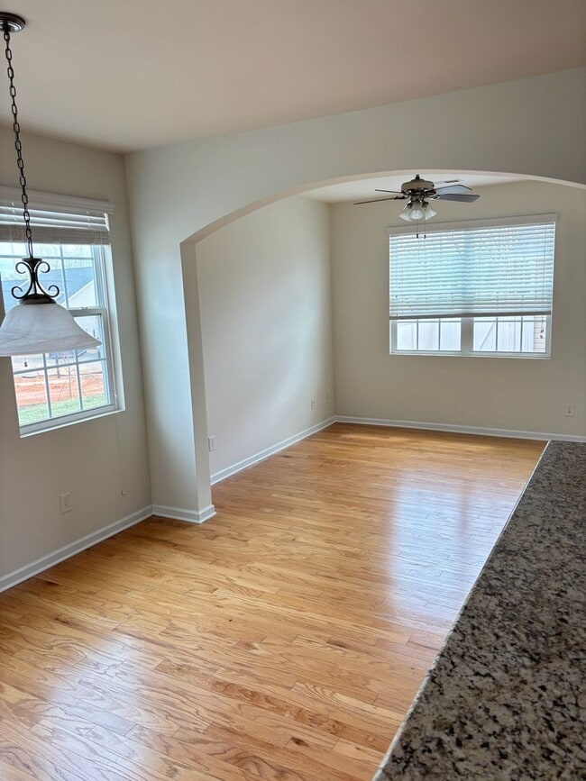 Building Photo - Renovated 3Bd, 2.5Ba End Unit Lake Norman Townhome with Fenced-in Yard and 1 Car Garage Coming Soon