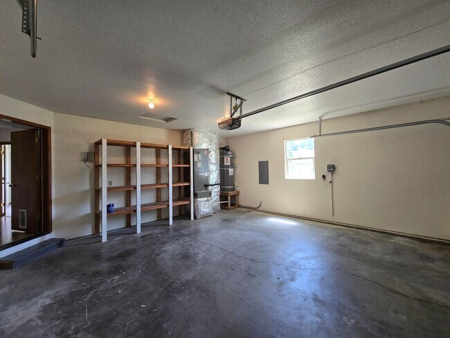 Building Photo - Charming Home on .34 acres!