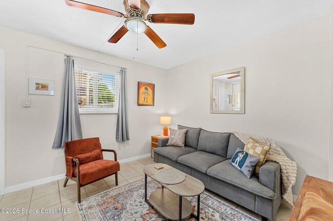 Building Photo - 211 Circle Dr