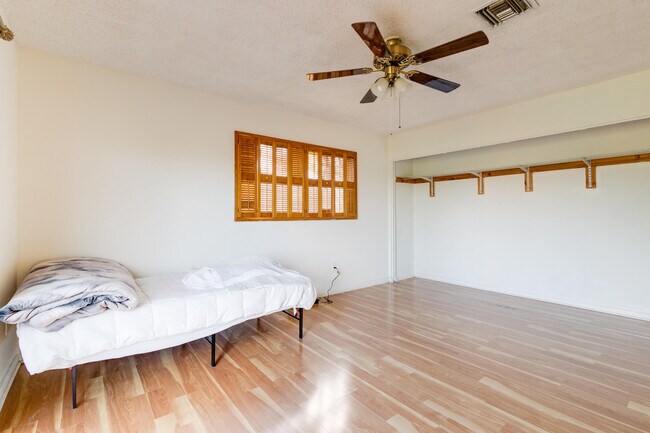 Building Photo - 4245 Landar Dr
