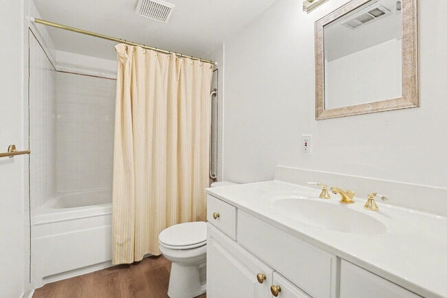 Building Photo - 4319 Valley Hollow Dr NE