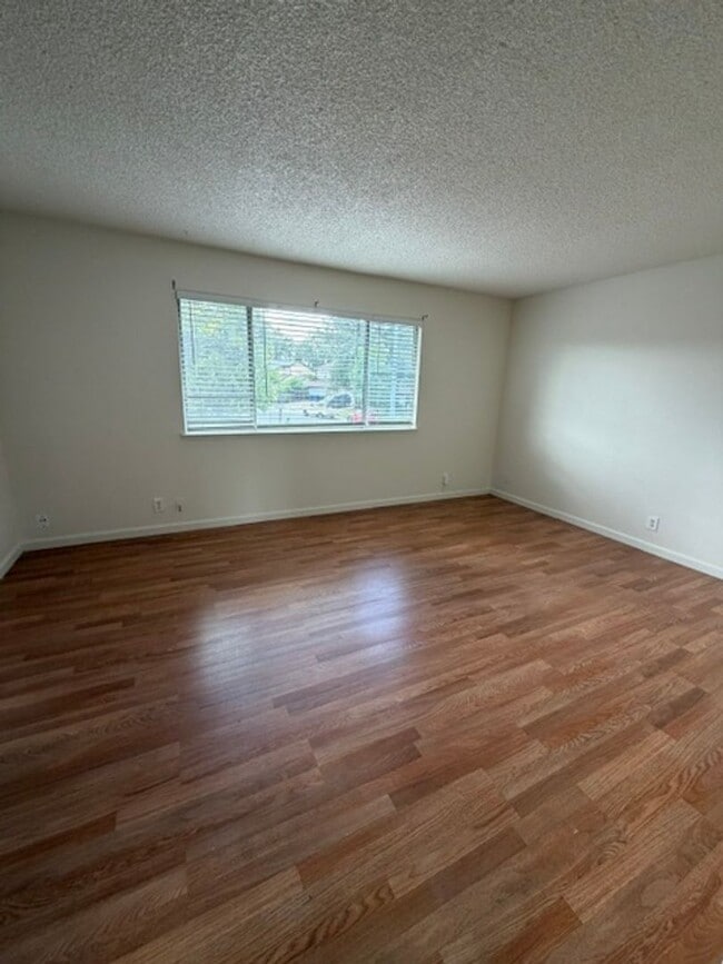 Building Photo - Beautiful 2 Bedroom and 2.5 Bathroom Condo $1,775.00