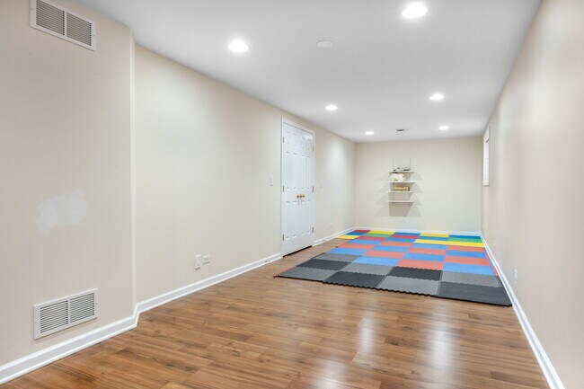 Building Photo - 2566 Rourke Dr