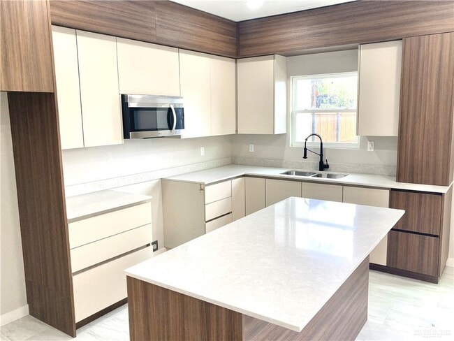 Building Photo - 40 Corales St