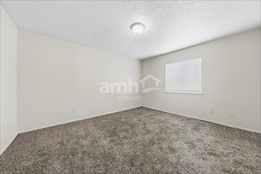 Building Photo - 4405 Statesman Ln