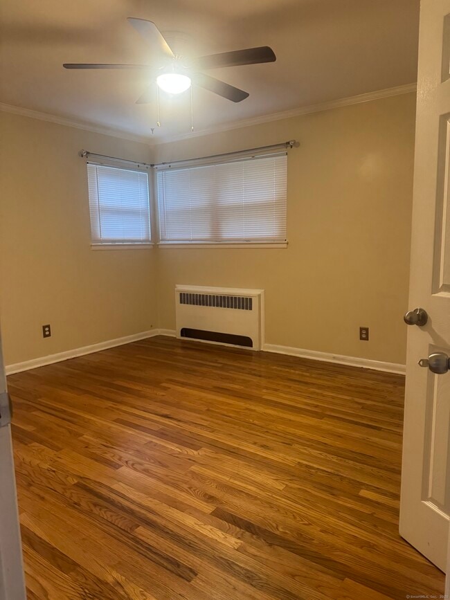Building Photo - 354 Merritt St