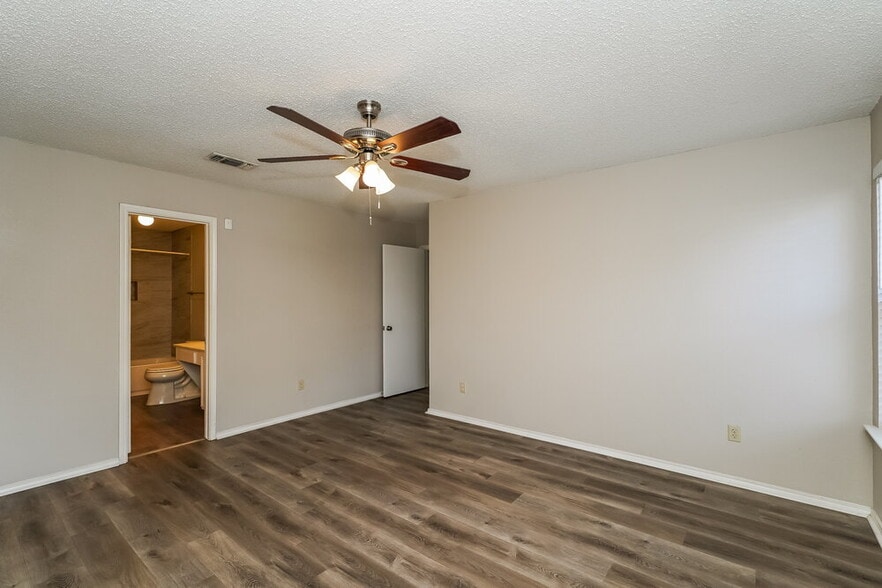Building Photo - 7900 Flowertree Ct