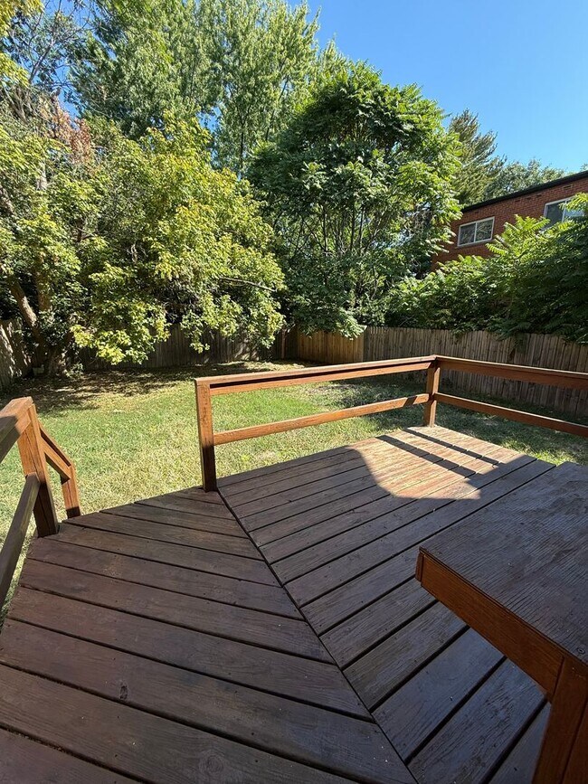 Building Photo - Spacious 3-bed 2-full bath available now