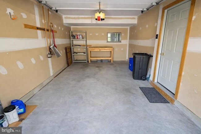 Building Photo - 4 Elm Tree Ct