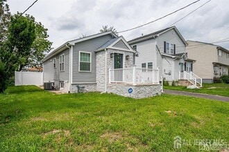 Building Photo - 12 Bird Ave