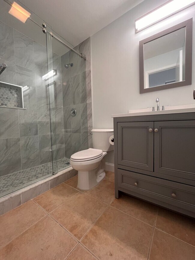 Building Photo - 520 46th St