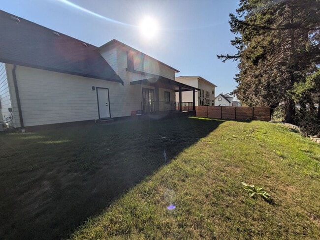 Building Photo - View of the Bay! 3 Bed 3.5 Bath with Garage!