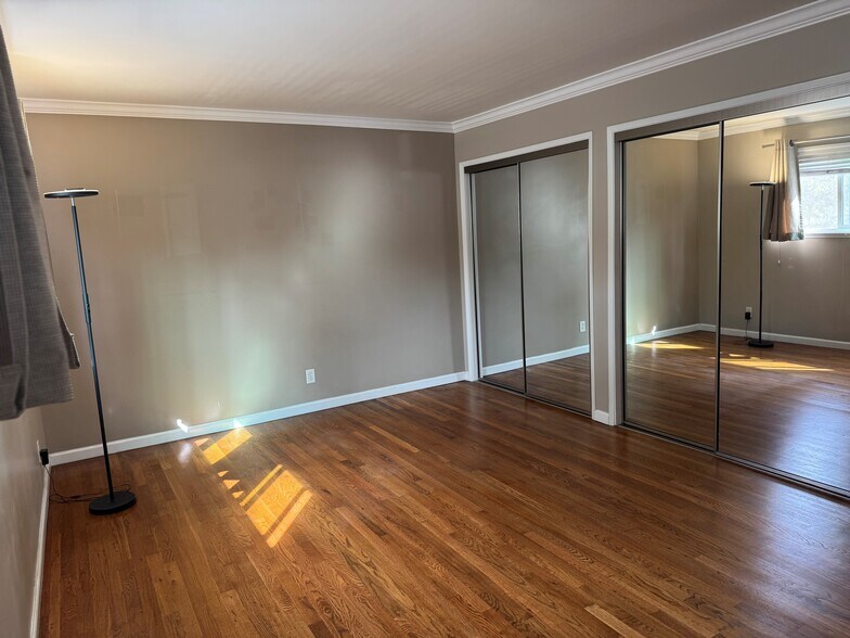 Primary bedroom vacant - 3210 Merrill Dr