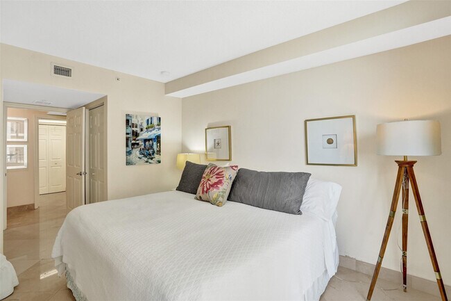 Building Photo - 2001 N Ocean Blvd