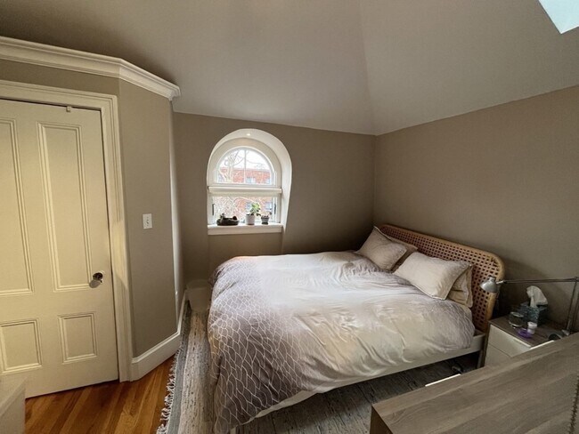 Building Photo - 19 Chester St