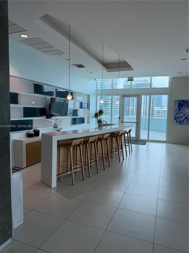 Building Photo - 1900 N Bayshore Dr