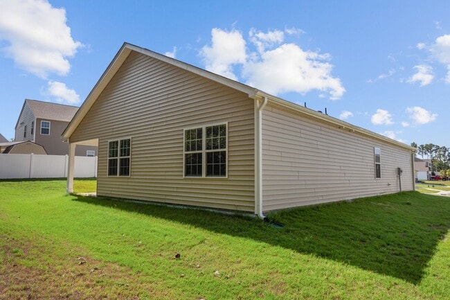 Building Photo - Beautifully designed 4-bedroom, 2-bath ranch
