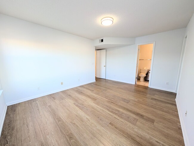 Building Photo - 3BR / 2BA Condo for Rent – Southbridge (Water View)