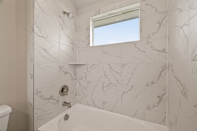 Building Photo - 1504 Hussion St