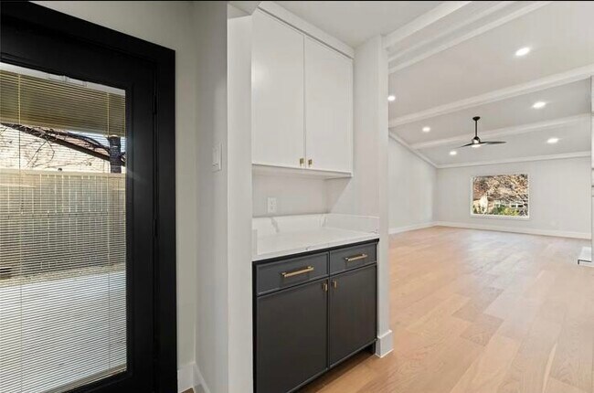 Building Photo - 7639 Royal Ln