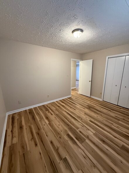 Building Photo - 719 Main St