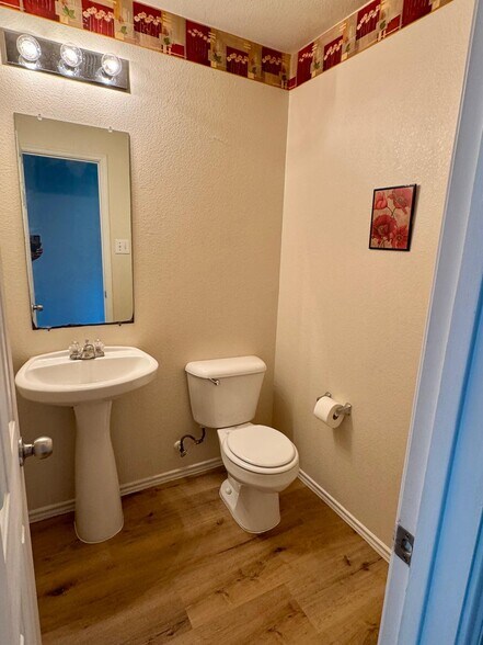 Building Photo - 13287 Fowler Dr