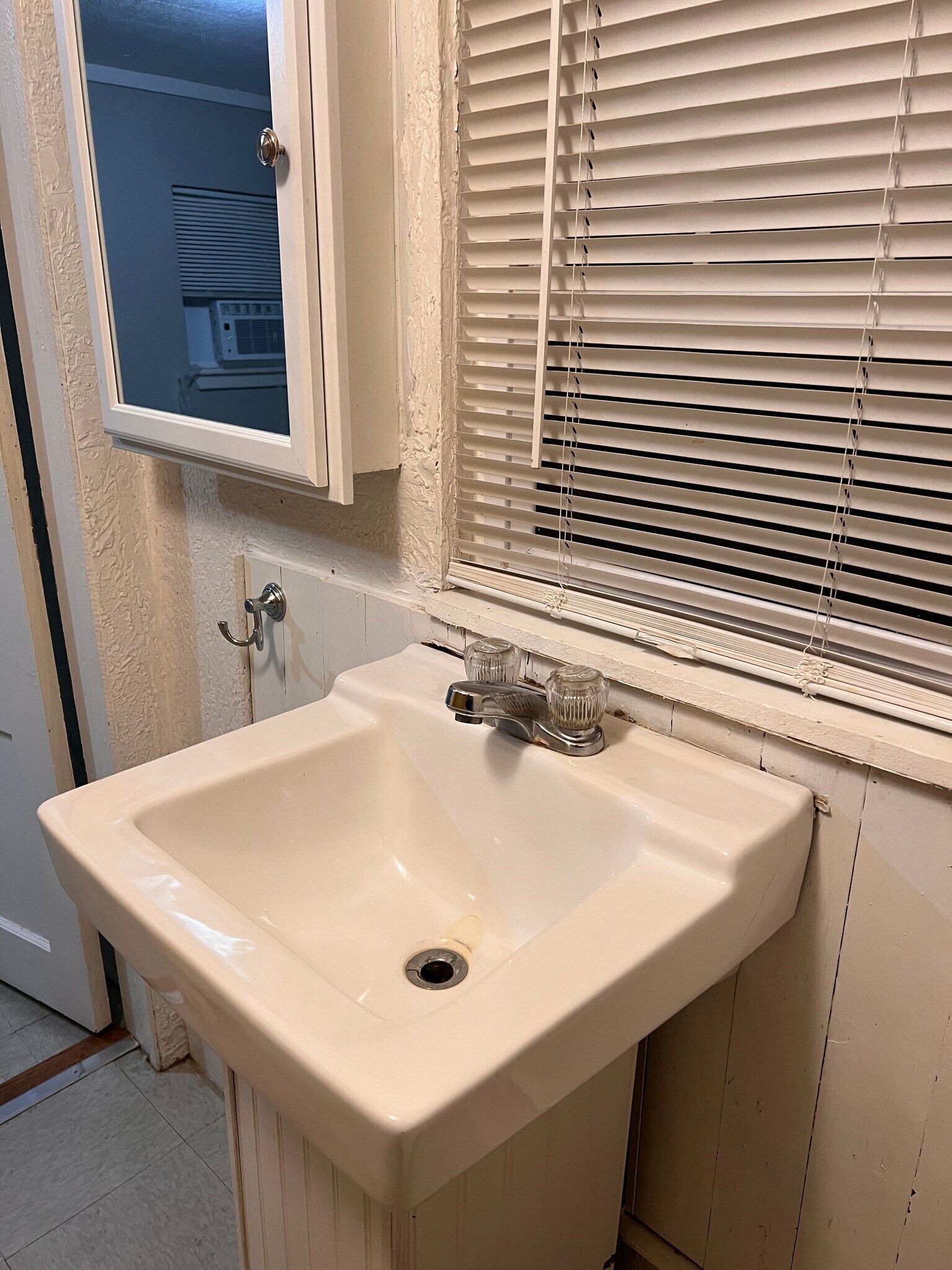 Building Photo - 401 Chautauqua Ave