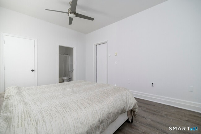 Building Photo - 905 Oronoke Rd