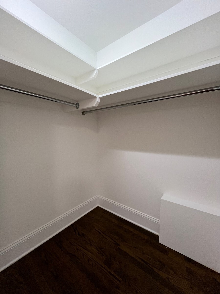 Building Photo - 140 E 46th St