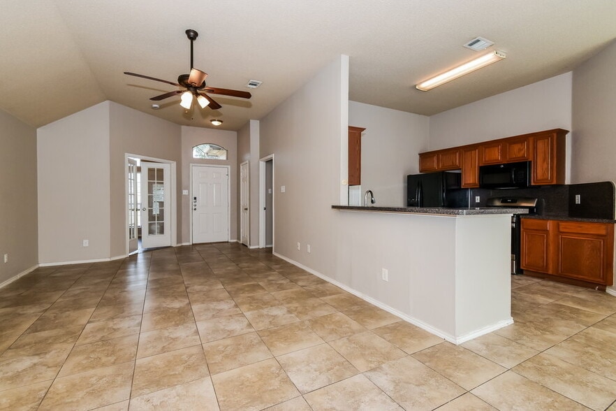 Building Photo - 133 Pinion Ln