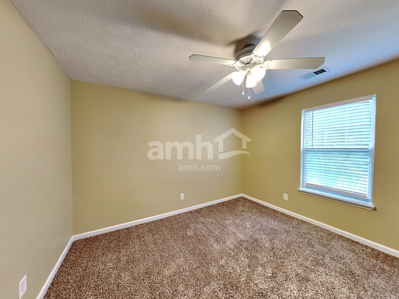 Building Photo - 2766 Lake Park Rdg E