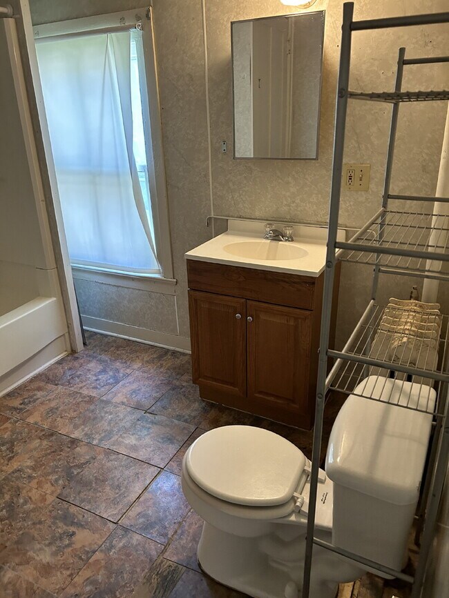 Building Photo - 1 Bedroom Apartment in Caledonia - Available August 22nd, 2026