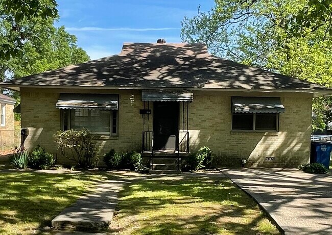 Building Photo - 415 W G Ave