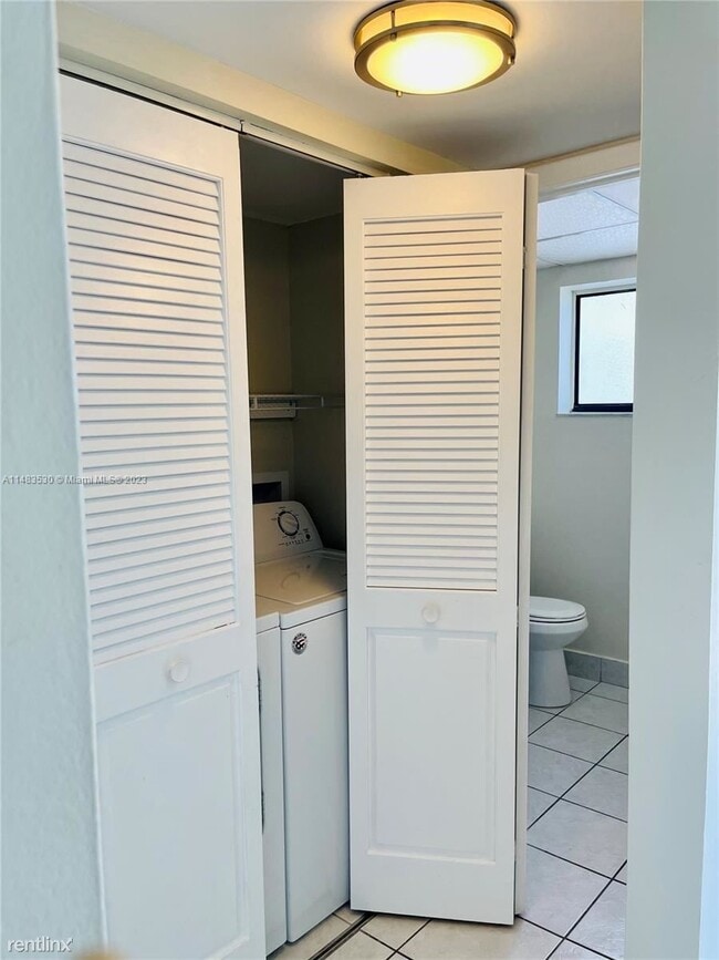 Building Photo - 3 br, 2.5 bath House - 1341 SW 124th Ct # 4-E
