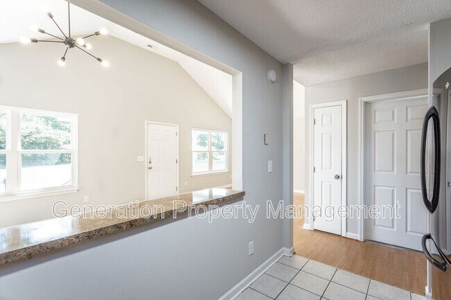 Building Photo - 2005 S Lyerly St