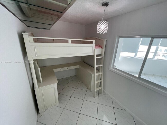 Building Photo - 825 Brickell Bay Dr