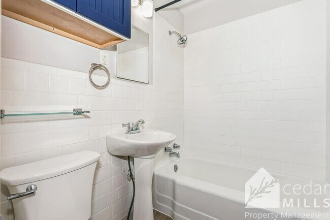 Building Photo - 2 Bed, West Wichita