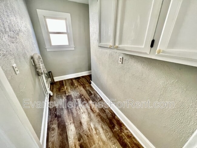 Building Photo - 405 N Morton Ave