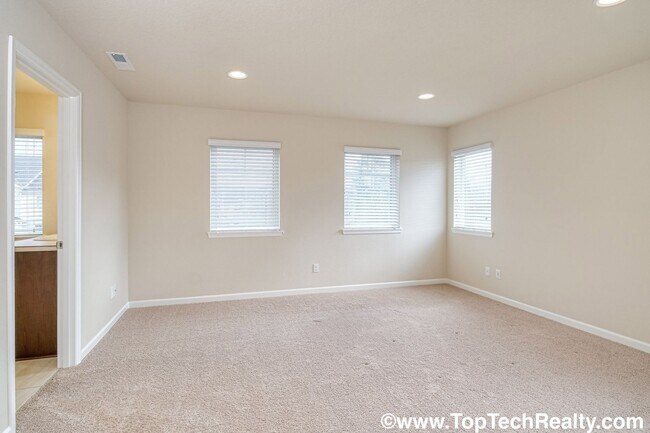 Building Photo - Lovely 4 BD* 2.5 BA* Corner Lot Single Family Home Located In Covetted Abbey Creek Community In N...