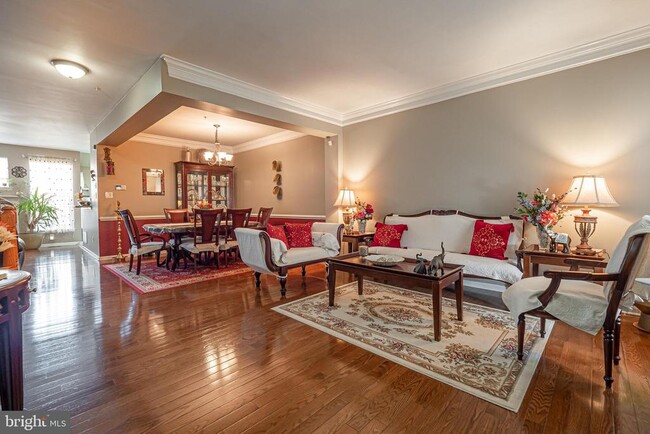 Building Photo - 227 Birchwood Dr