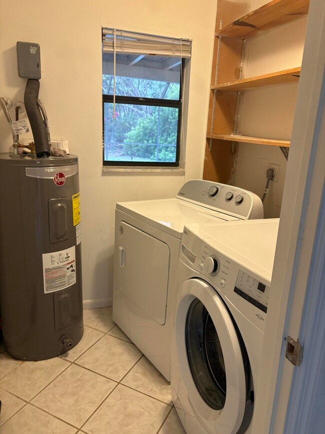 Building Photo - 6269 Woodbury Rd