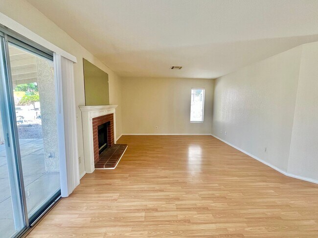 Building Photo - Gorgeous 4 Bedroom Home with Pool & Spa Located in The Lakes